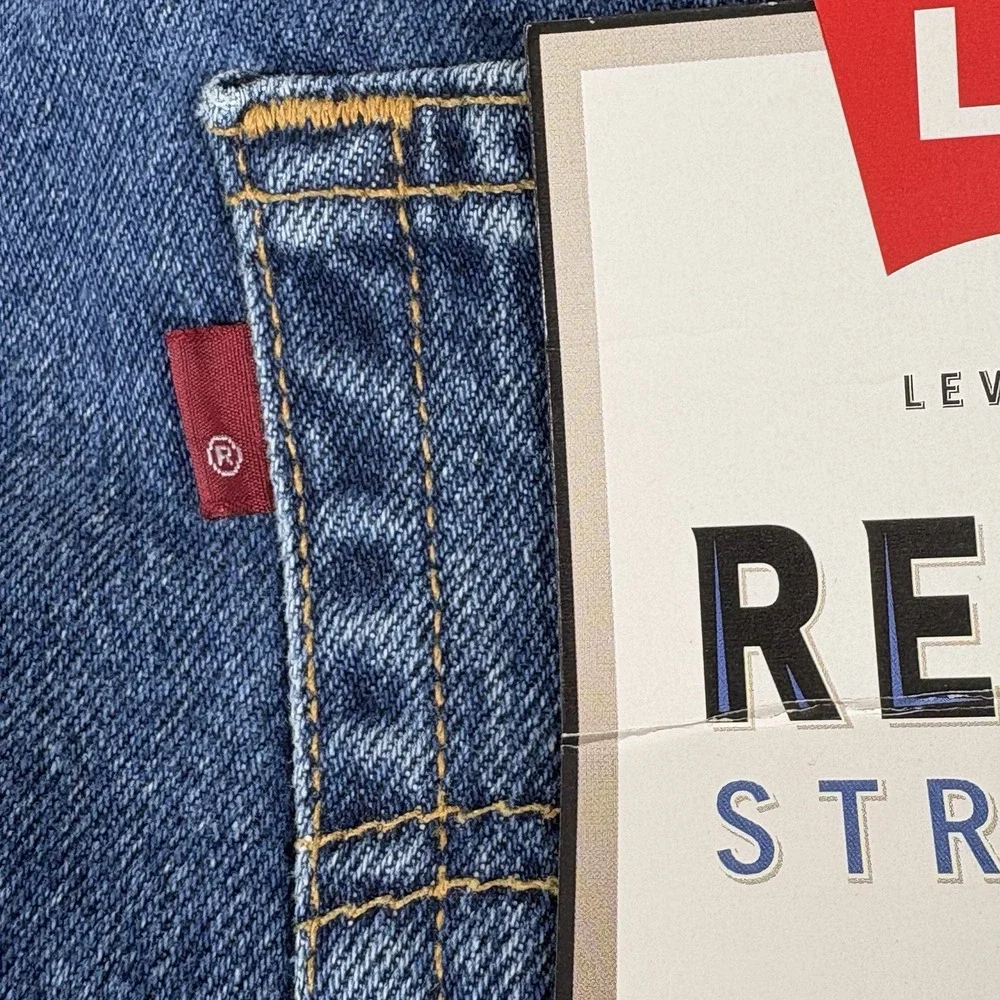 NWT Vintage‎ Y2K Levis Relaxed Straight Leg Jeans Mens Fits 35x32 Blue Skate NEW